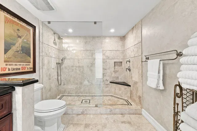 Unit 211N photo 35