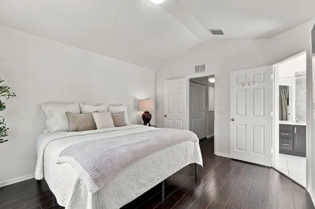 Residence photo 12