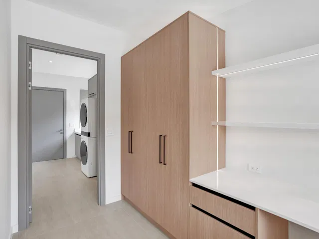  Residence photo 34