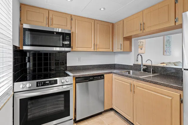 Unit 247 photo 10