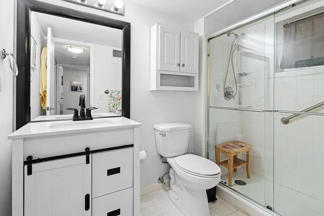 Unit 247 photo 15