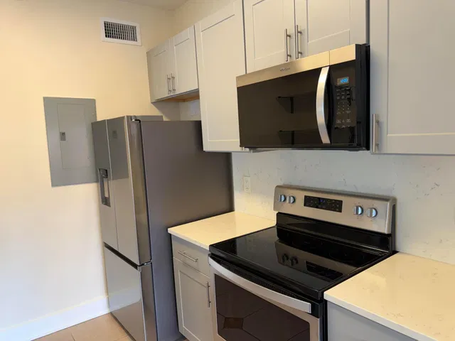  Unit 102 photo 4