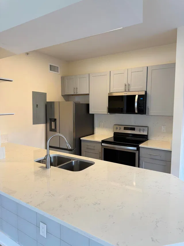  Unit 102 photo 5