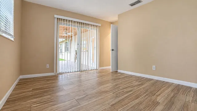Residence photo 15