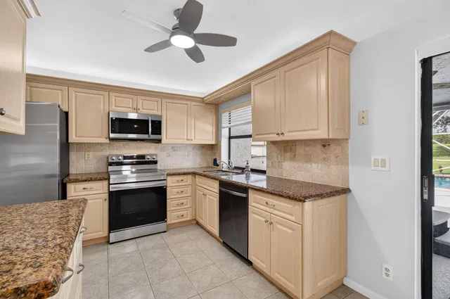 Residence photo 24