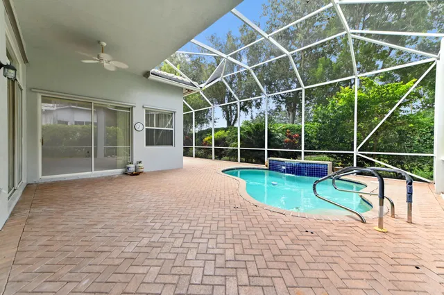 Residence photo 32