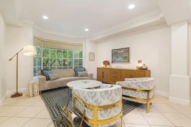 Residence photo 2