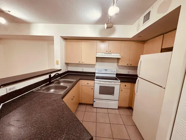 Residence photo 3