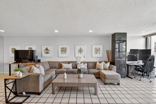 Residence photo 5
