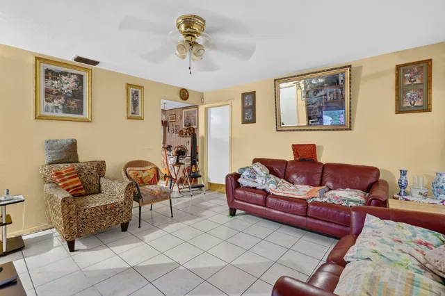  Residence photo 9