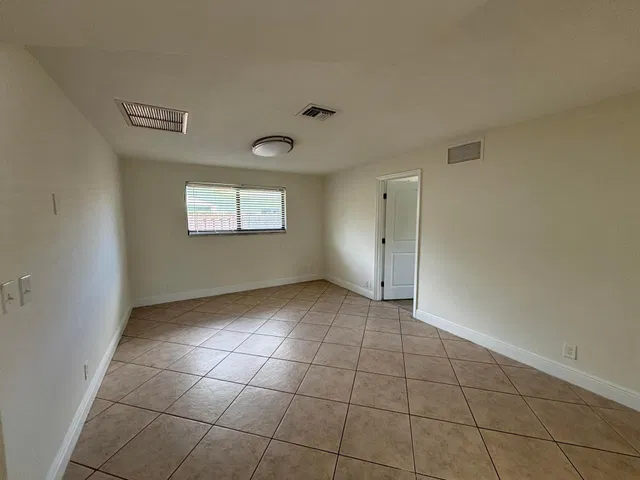  Residence photo 6