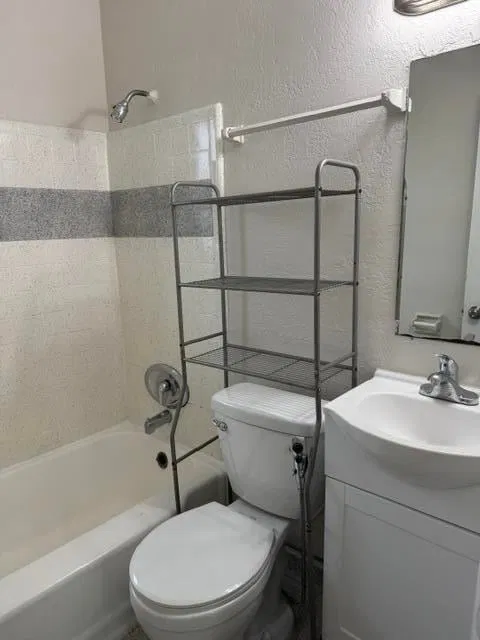 Unit 2 photo 8