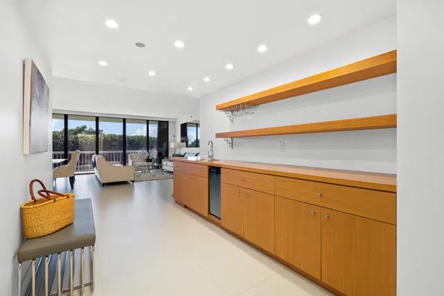 Sloan's Curve Palm Beach Residence photo 6