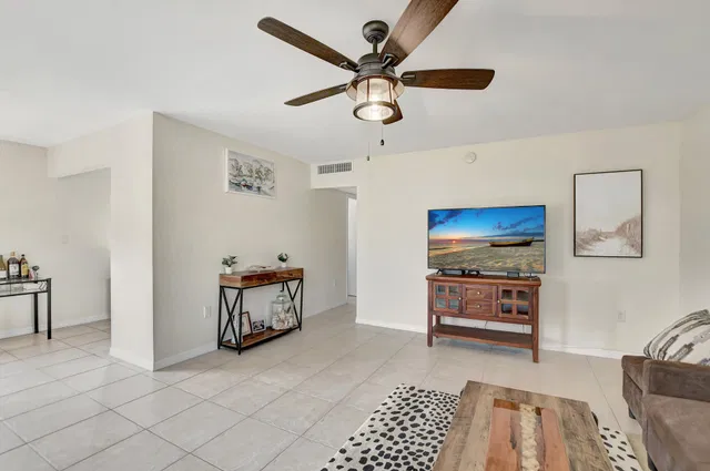  Residence photo 5