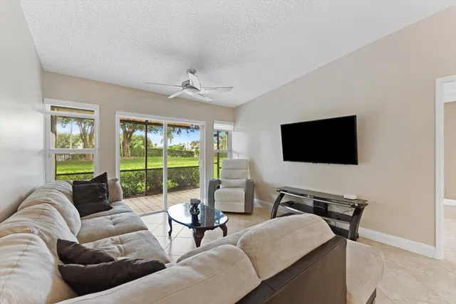 Residence photo 8