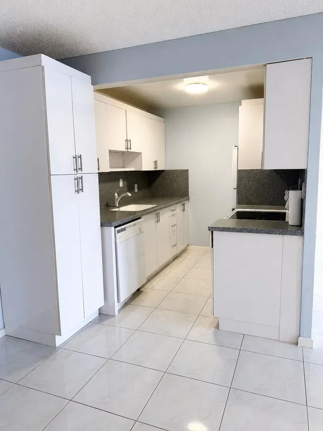 Unit 1089 photo 2