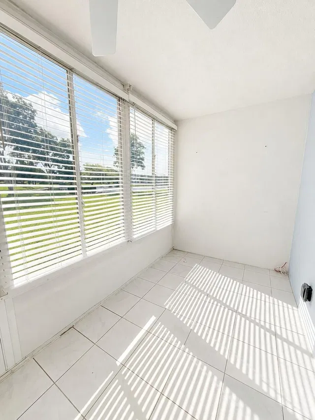 Unit 1089 photo 11