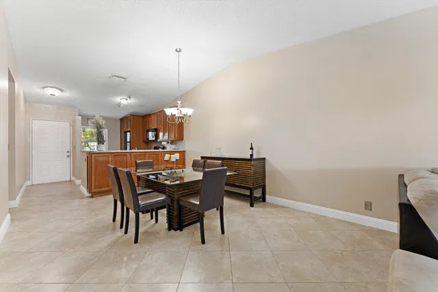 Residence photo 8