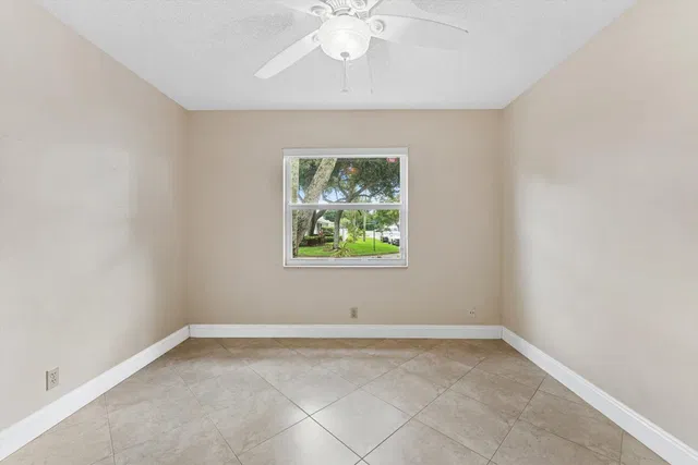 Residence photo 12