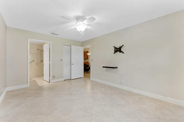 Residence photo 17