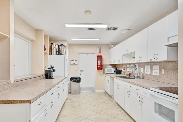 Unit 106 photo 25