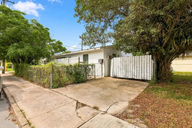 Residence photo 2
