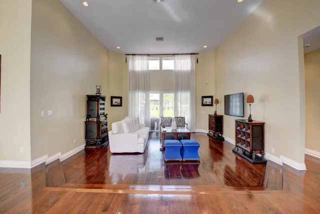 Residence photo 2