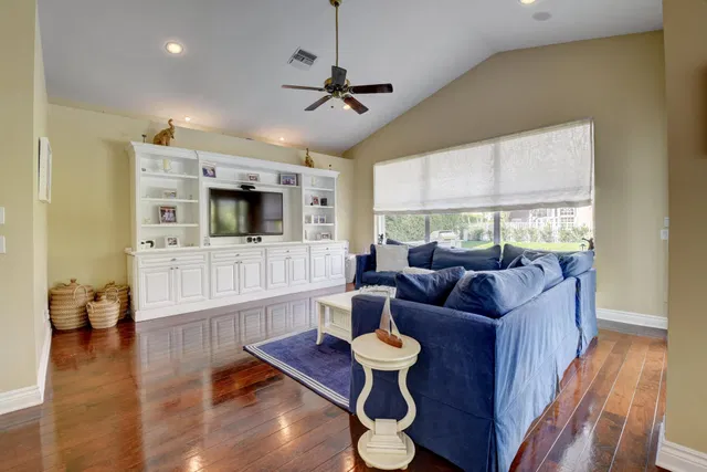 Residence photo 5