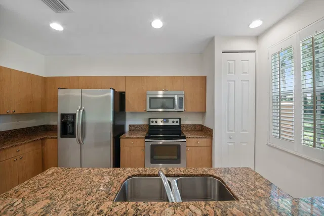 Residence photo 5