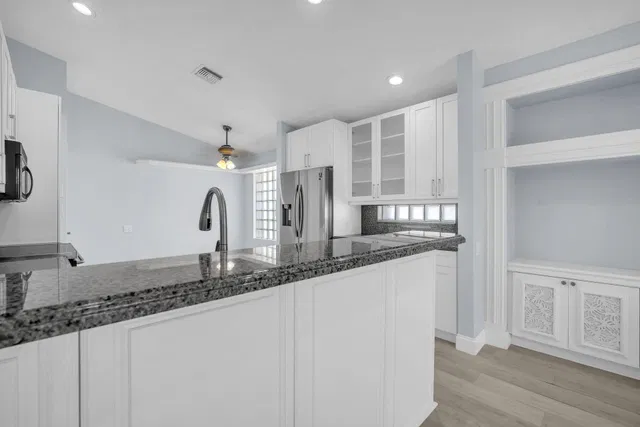 Residence photo 12