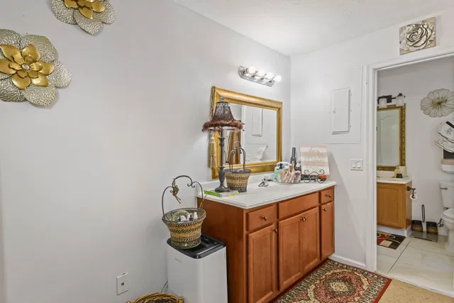 Unit C photo 21