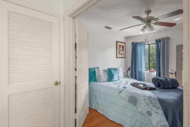 Unit C photo 26