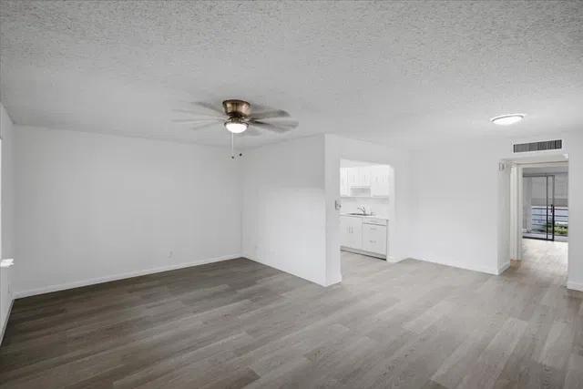 Residence photo 12