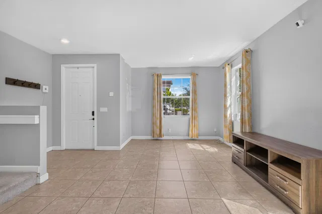 Residence photo 17