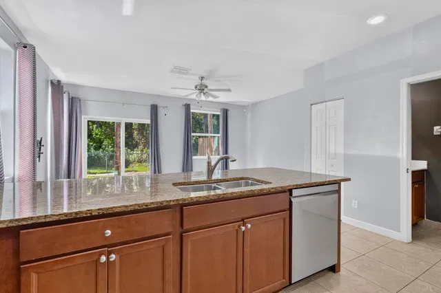 Residence photo 24