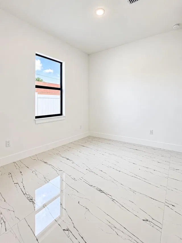 Residence photo 15
