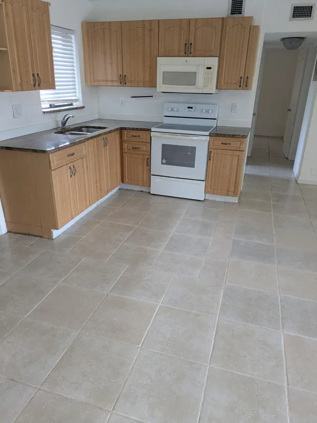  Residence photo 4