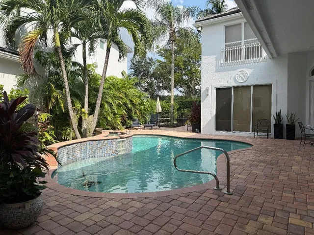Residence photo 2