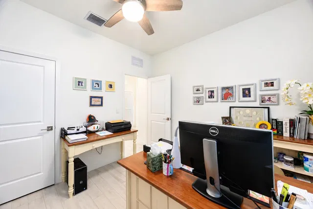 Residence photo 31