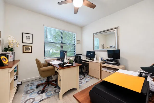 Residence photo 34