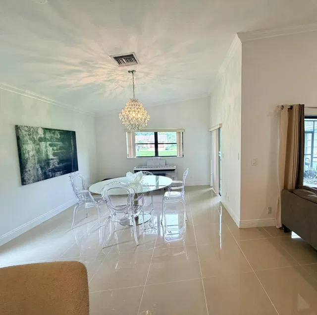 Residence photo 2