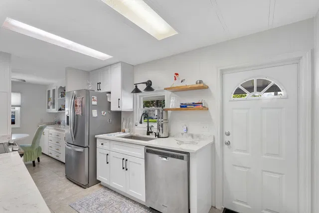 Unit 352 photo 8
