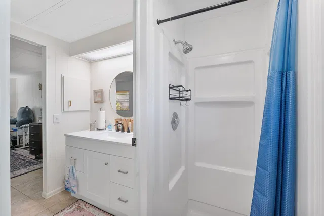 Unit 352 photo 14
