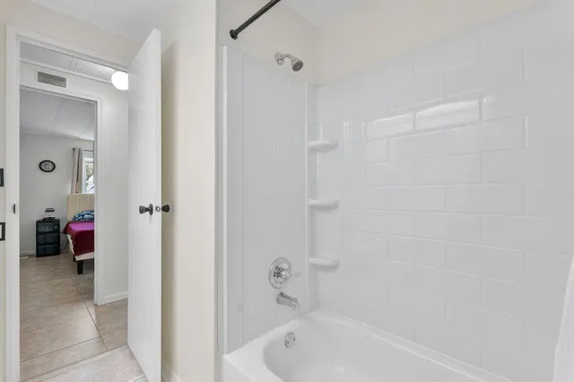 Unit 352 photo 19