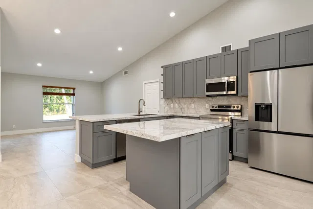 Residence photo 3