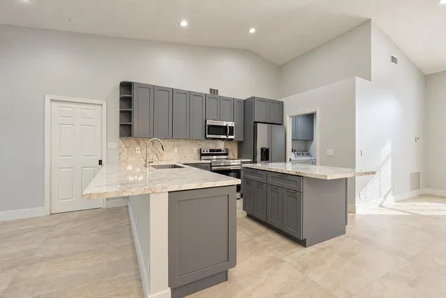 Residence photo 4