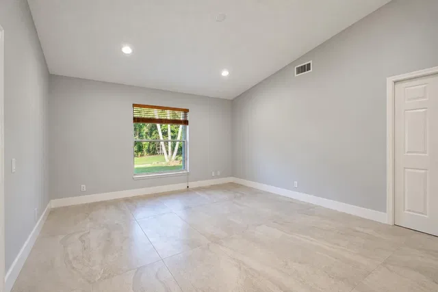 Residence photo 15