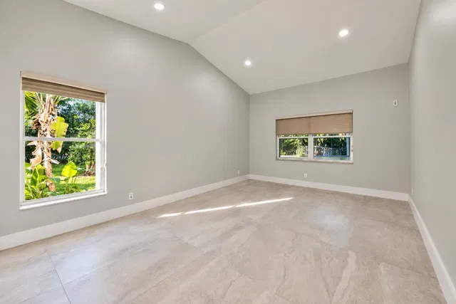 Residence photo 17