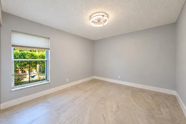 Residence photo 27