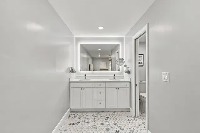 Unit 203 photo 8